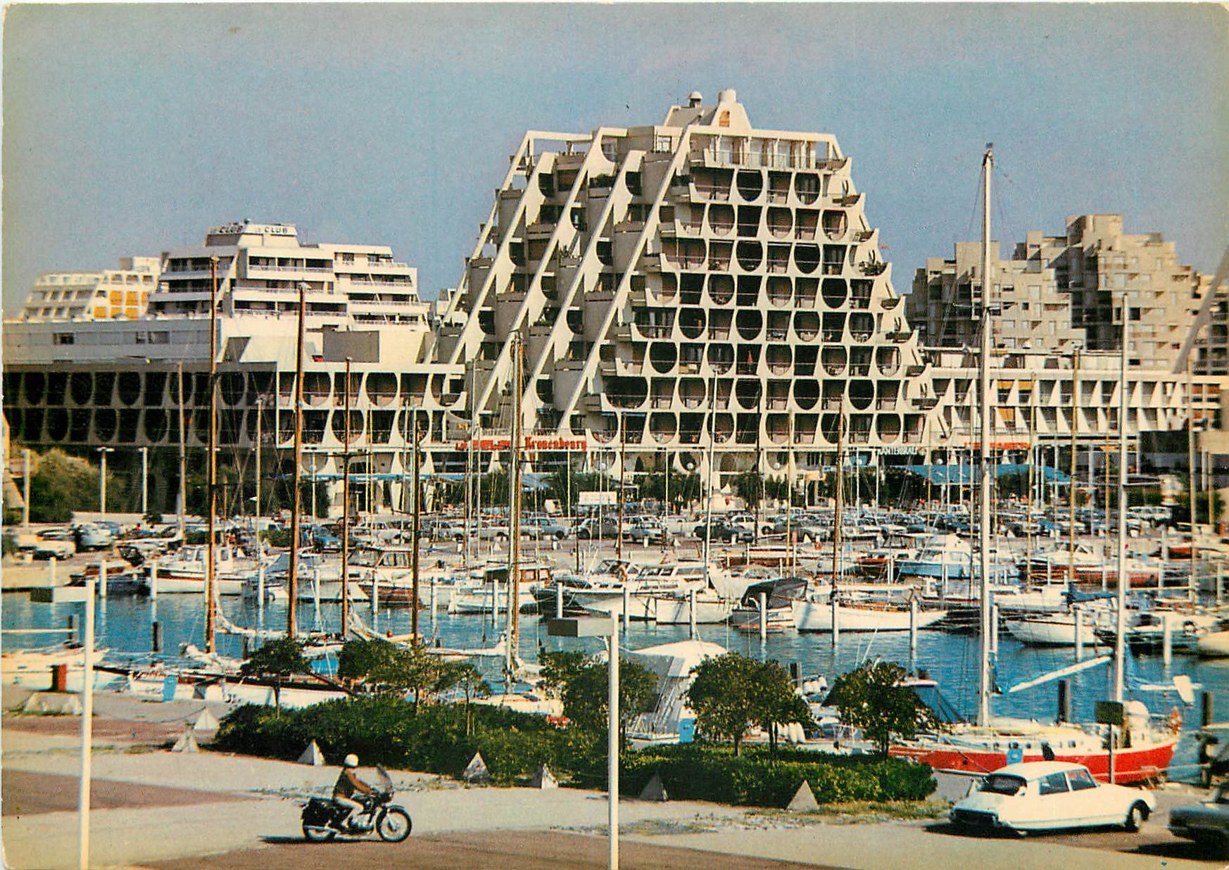 CPSM Le Grand Motte Ville de l'An 2000 Un coin du Port