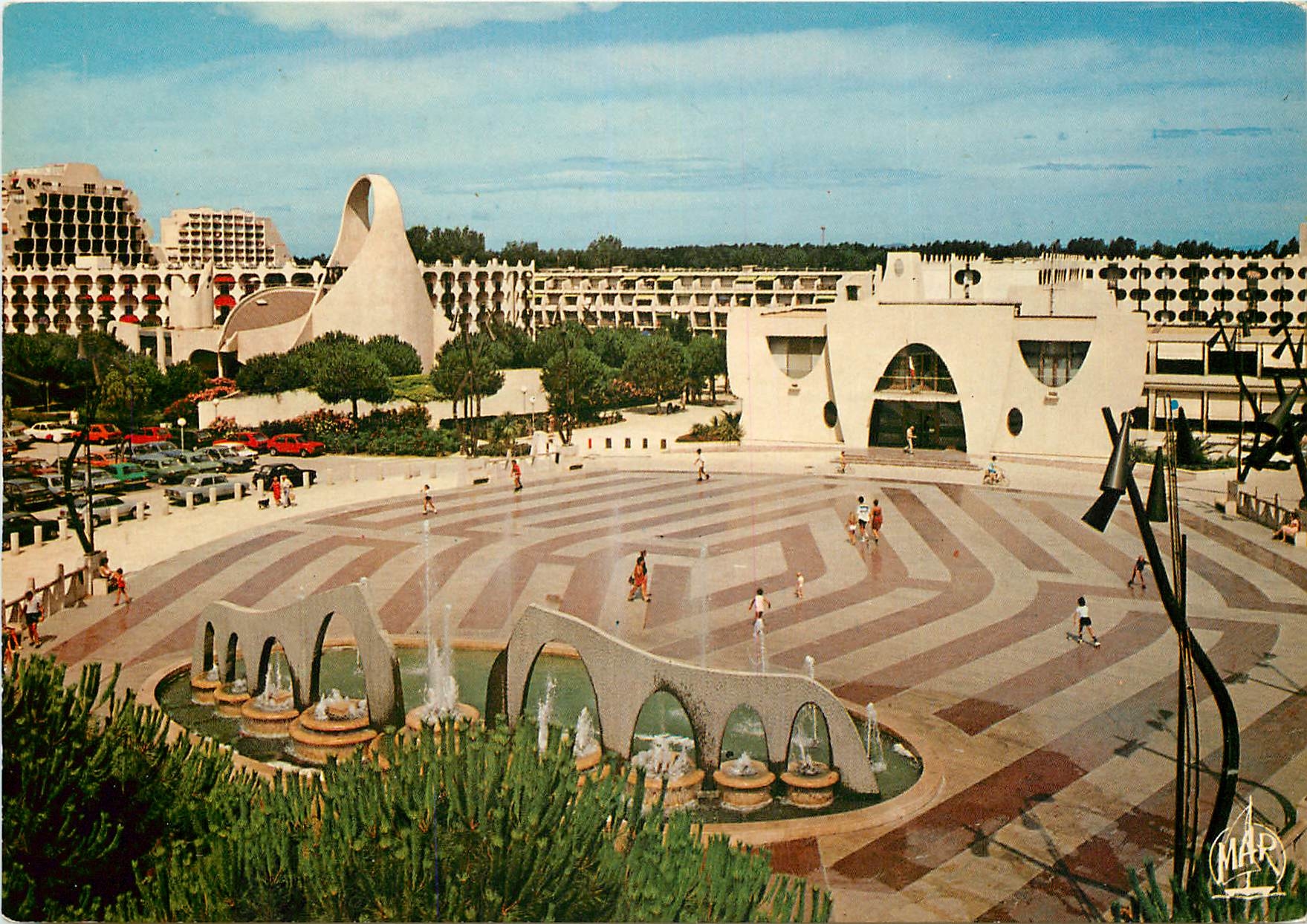 CPSM Le Grand Motte Ville de l'An 2000 Place du 1er Oct 1974