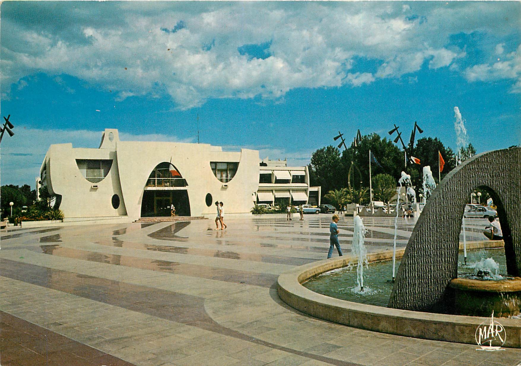 CPSM Le Grand Motte Ville de l'An 2000 Place du 1er Oct 1974