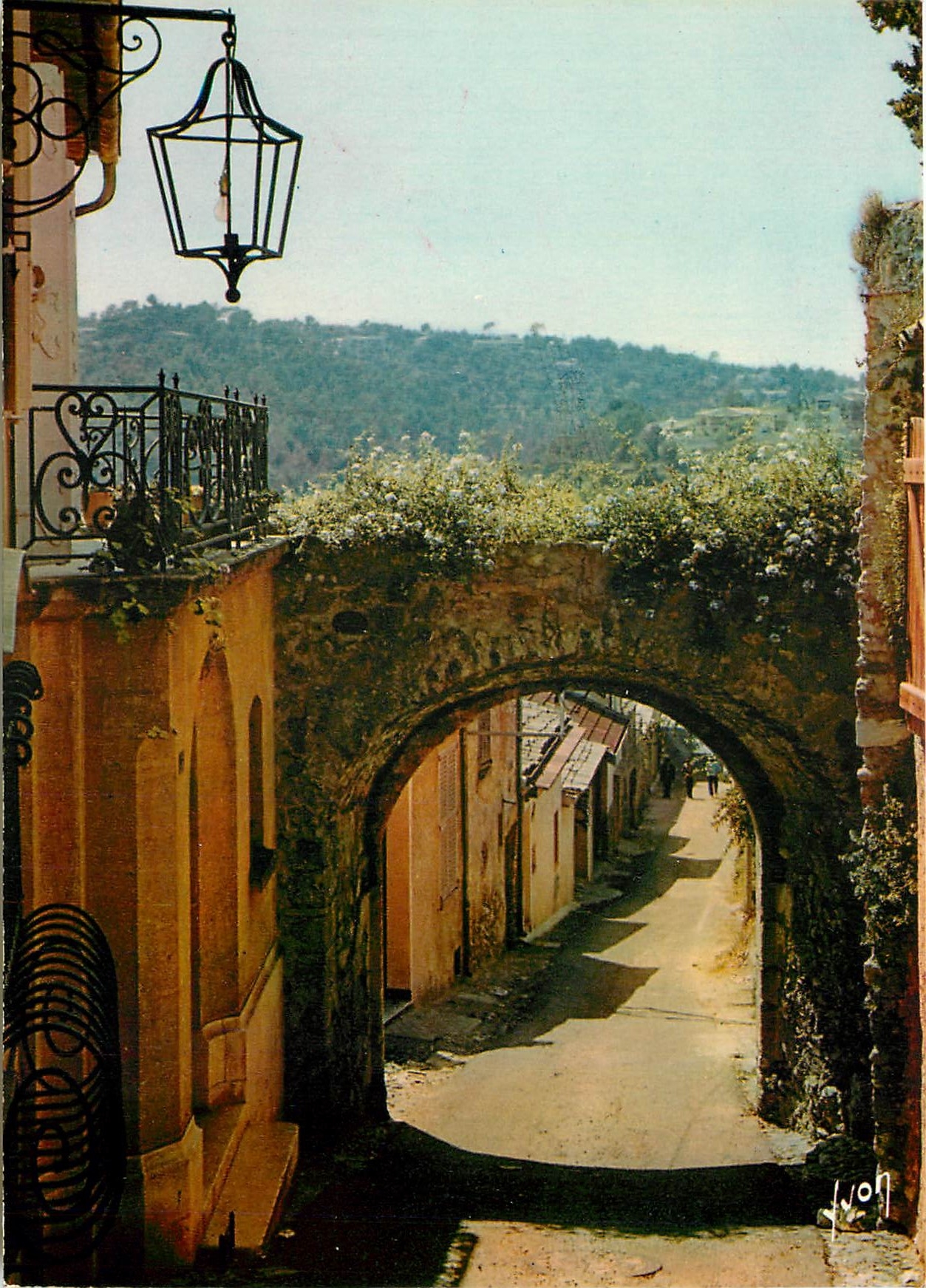 CPSM Biot (A Mmes) Vieilles Rue