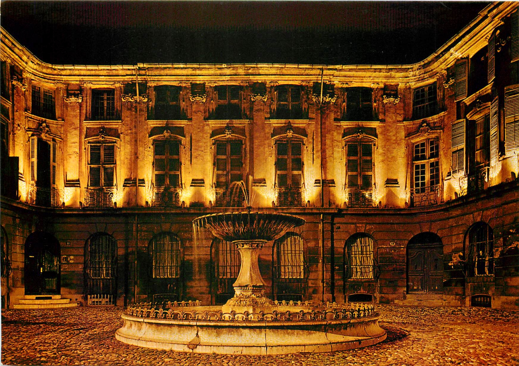 CPSM Aix en Provence La Nuit La Fontaine et la place d'Albertas (XVIIIe s)
