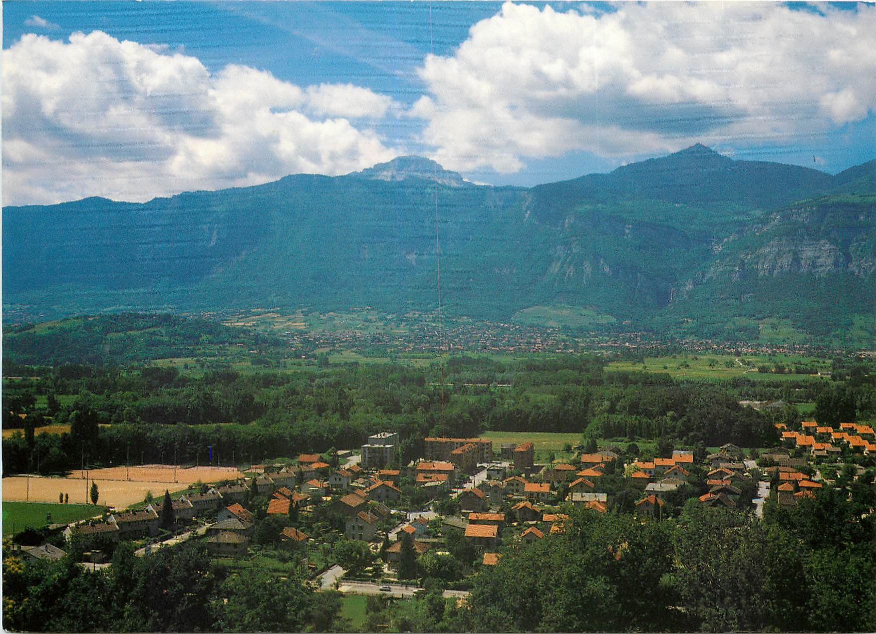CPSM Brignoud Isere Vallee du Graisivaudan Vue generale au fond le col du Coq et le Chamechaude