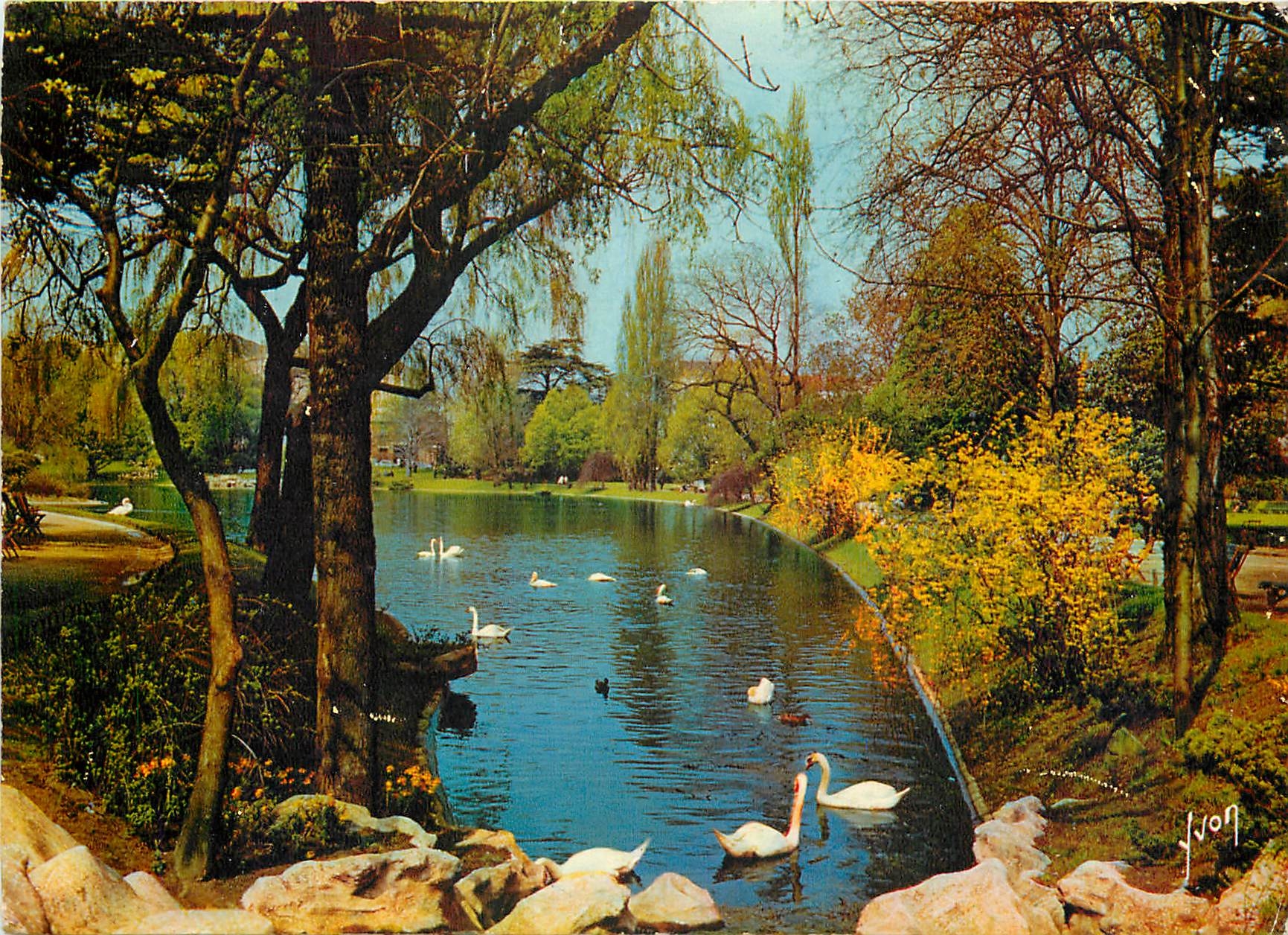 CPSM Paris Le Parc Montsoutis