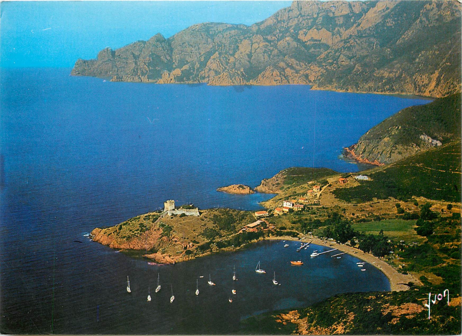 CPSM Girolata (Corse) Petit Village domine par Tour Genoise