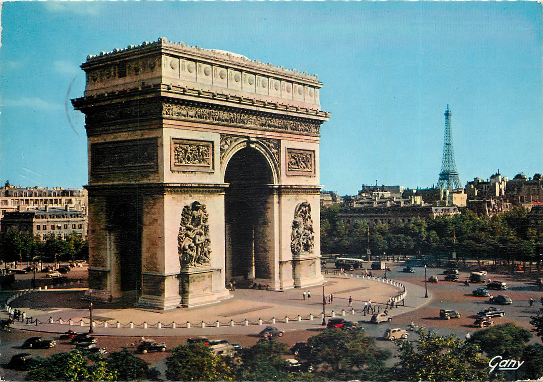 CPSM Paris la Place de l'Etoile L'Arc de Triomphe et la Tour Eiffel