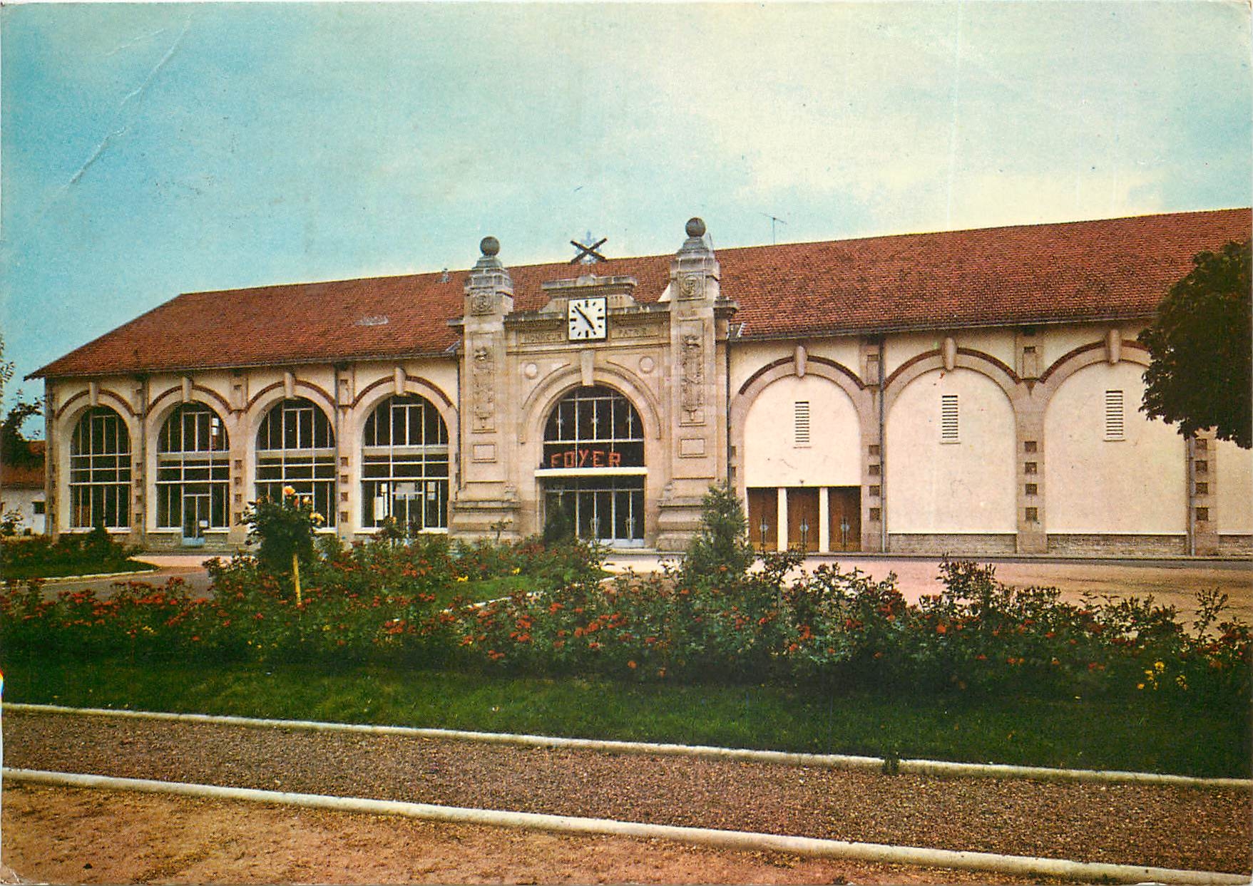 CPSM Montlucon C I S M Vue de la Facade du Royer