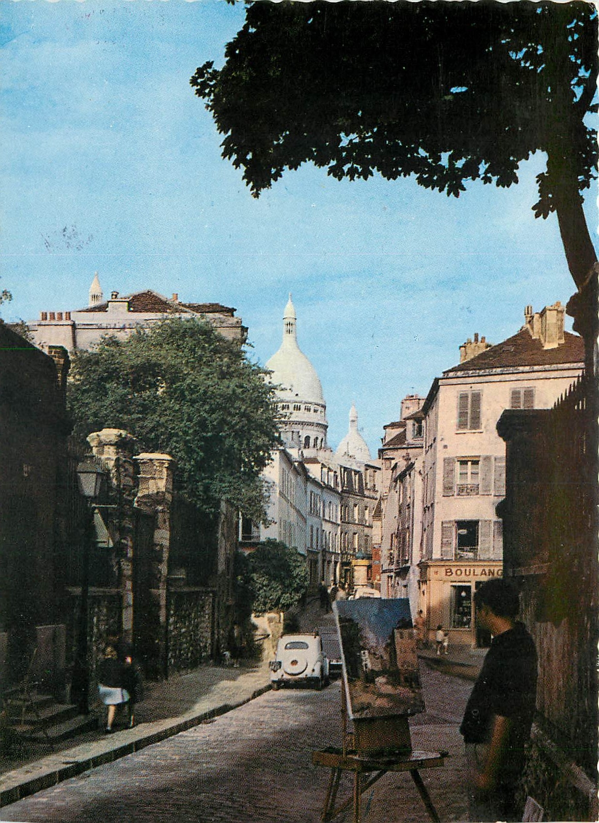 CPSM Paris Aspect du Vieux Montmartre au fond le Sacre Coeur