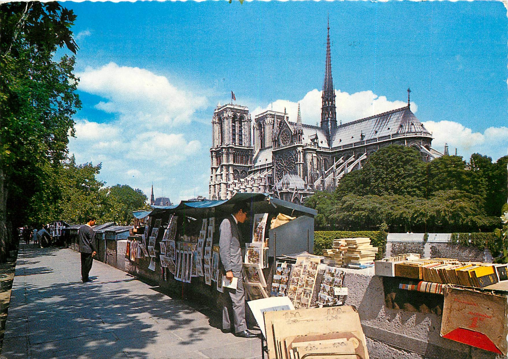 CPSM Paris N D Les Bouquinistes Quai de Montebello