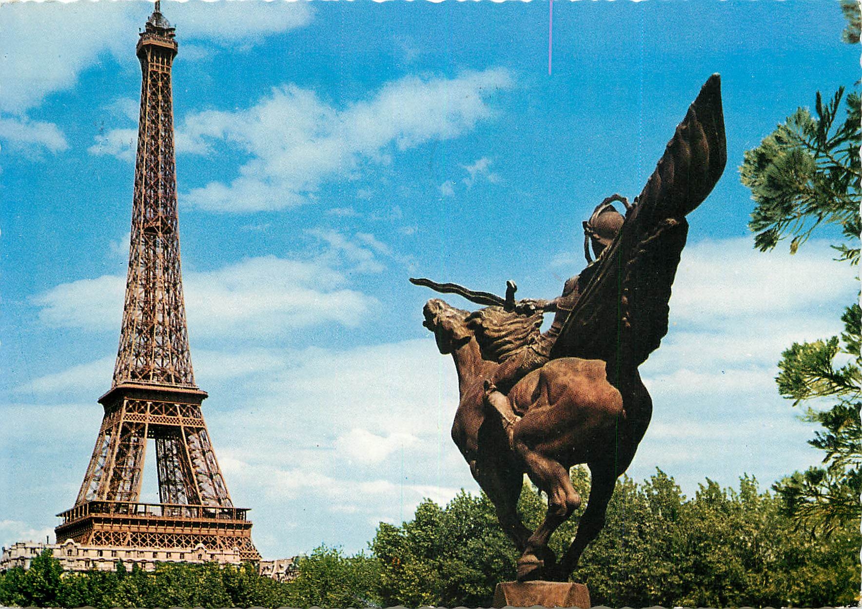 CPSM Paris La tour Eiffel