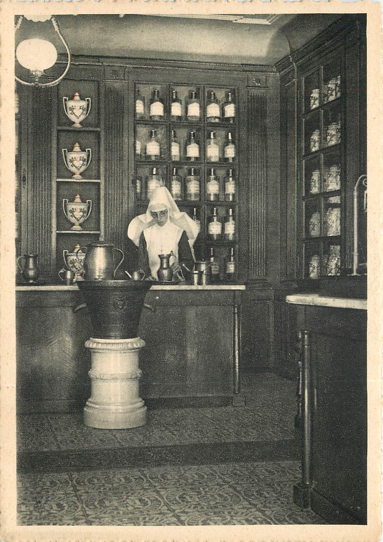 CPSM Hotel Dieu de Beaute (Cote d'Or) Un coin de la Pharmacie