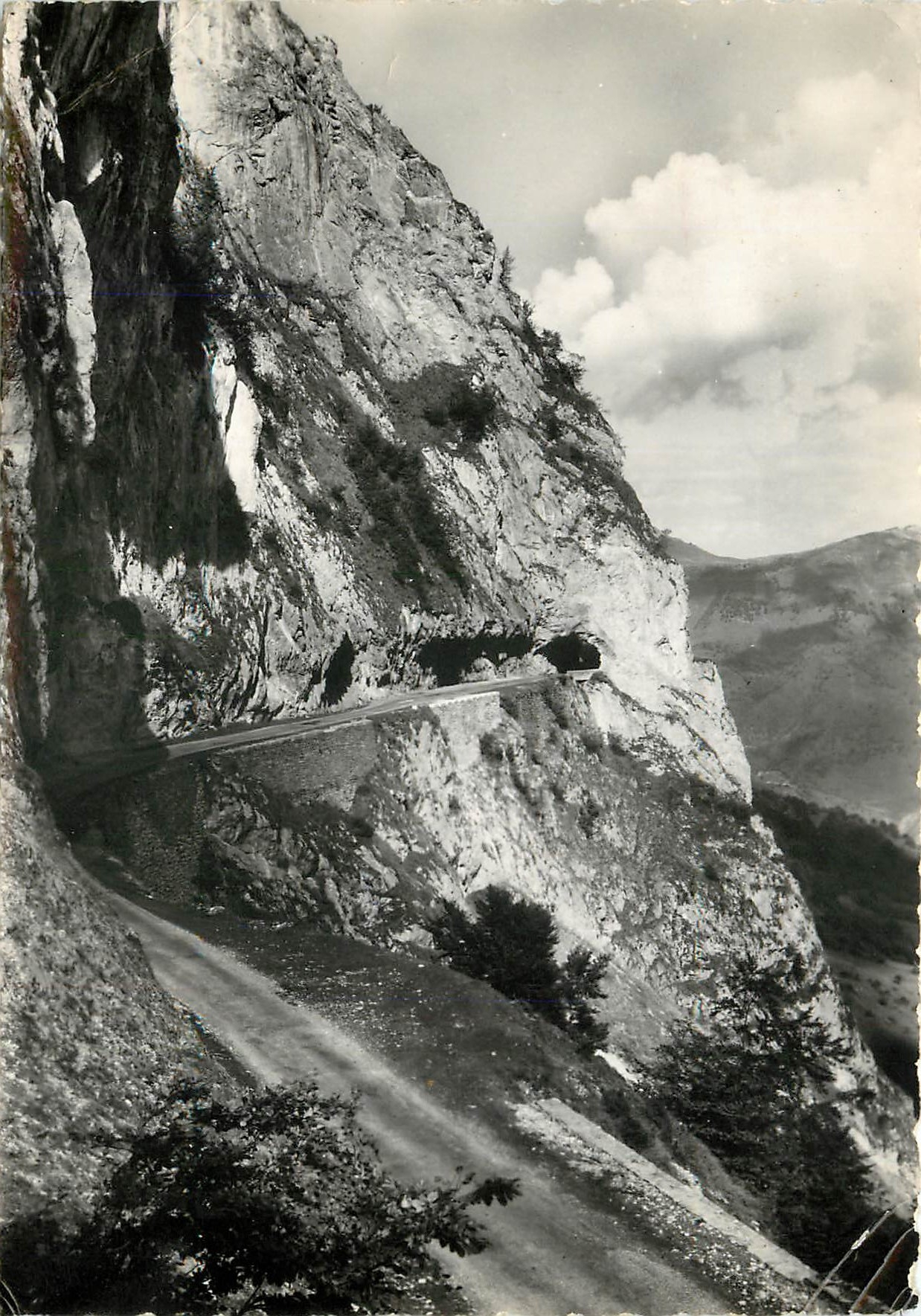 CPSM Route du Col d'Aubisque (H P) Le Tunnel le Sum de Grum (1950 m)