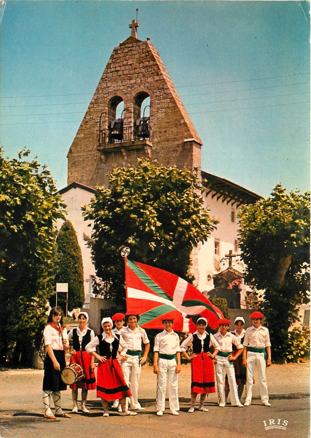 CPSM La Groupe Primadera d'Arbonne devant l'eglise d'Arbonne