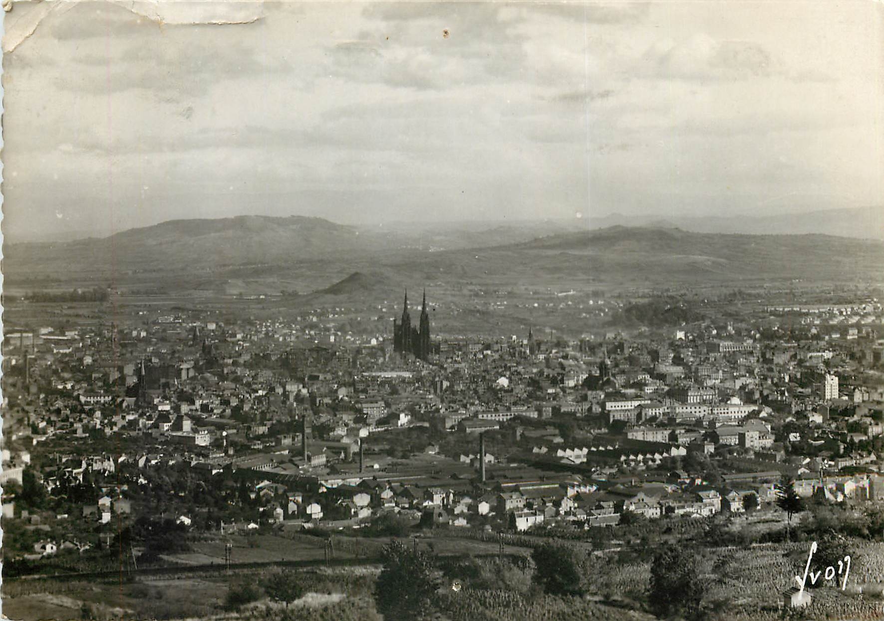 CPSM Clermont Ferrand (Puy de Dome) Vue generale