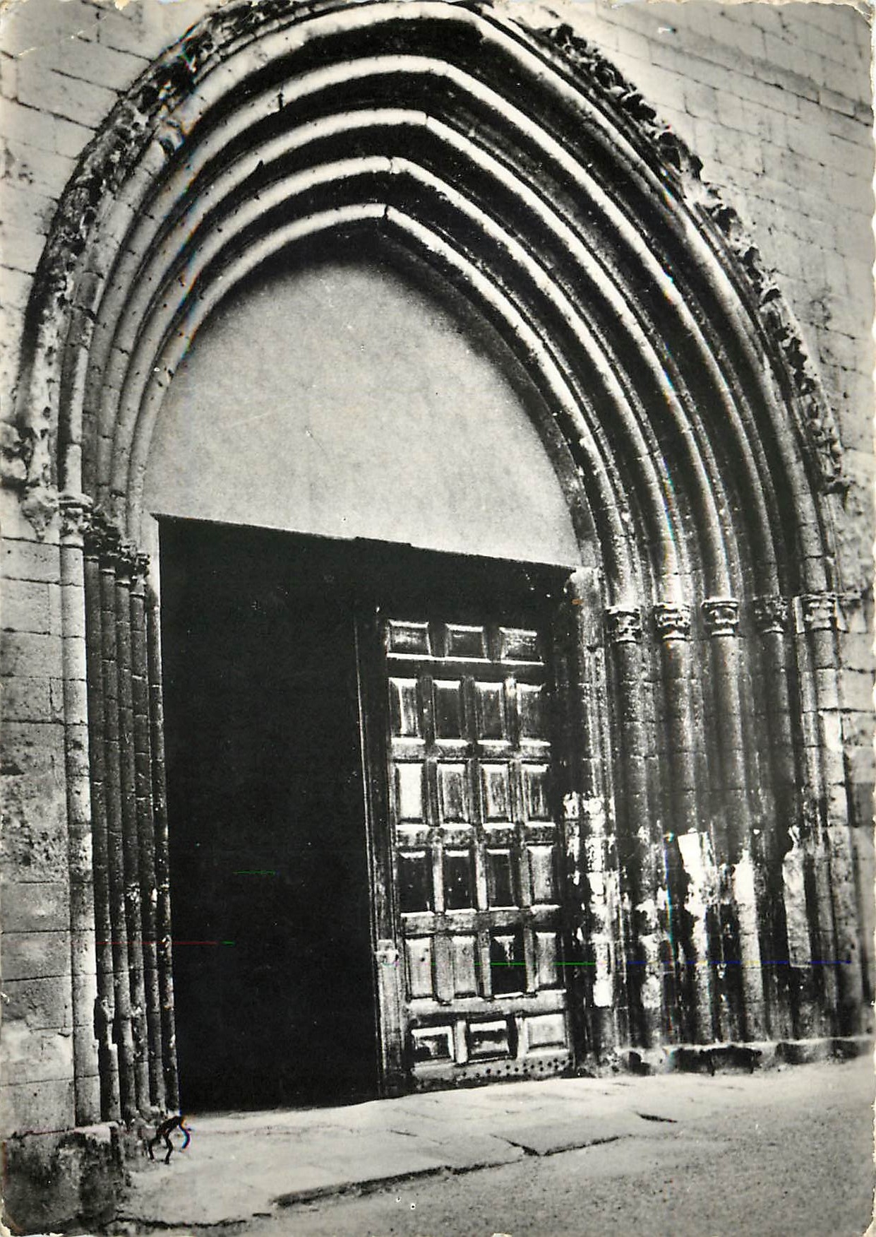 CPSM Forcalquier (B A) La Porche de la Cathedrale