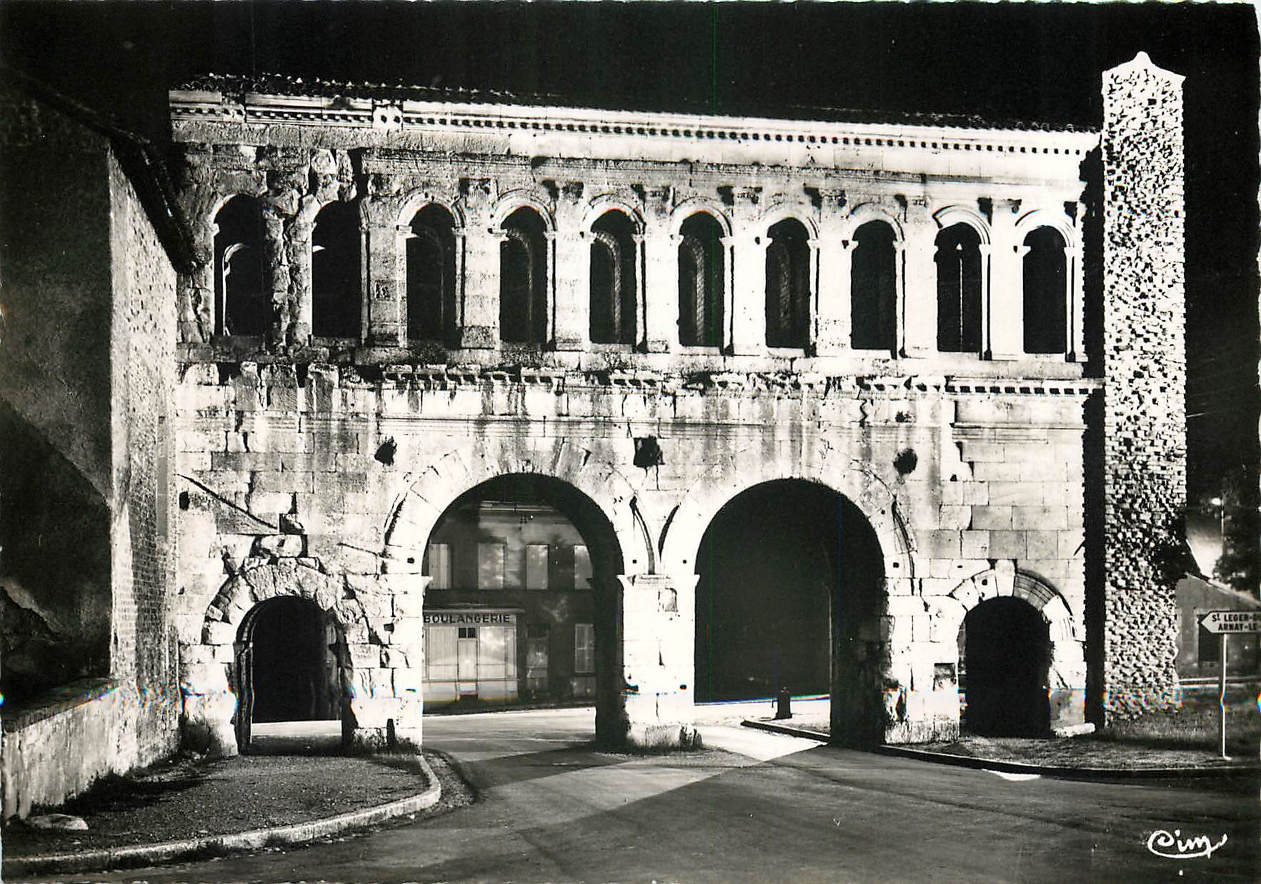 CPSM Autun (S et L) Porte St Andre