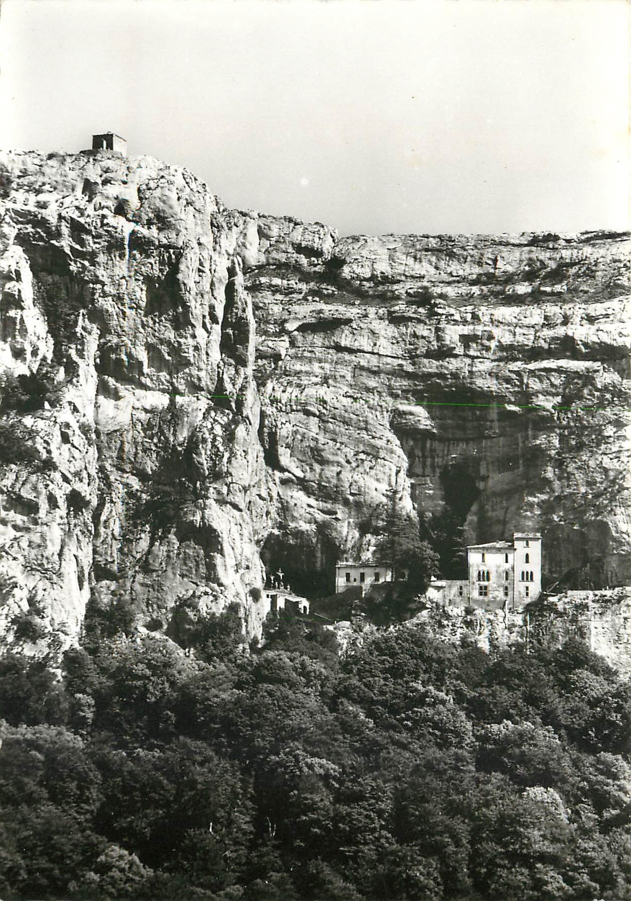 CPSM La Ste Baume Le Saint Pillon et la Grotte