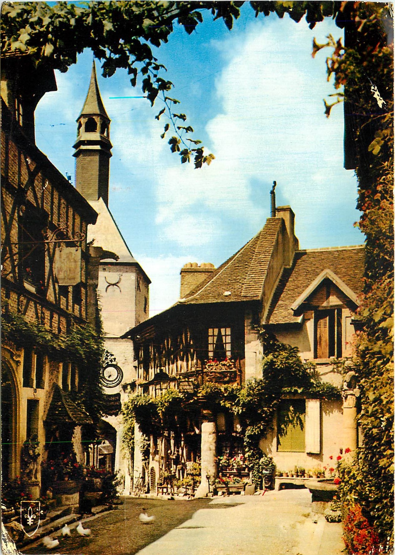 CPSM Bourbon Lancy (Saone et Loire) La Maison de Bois (XVIe s)