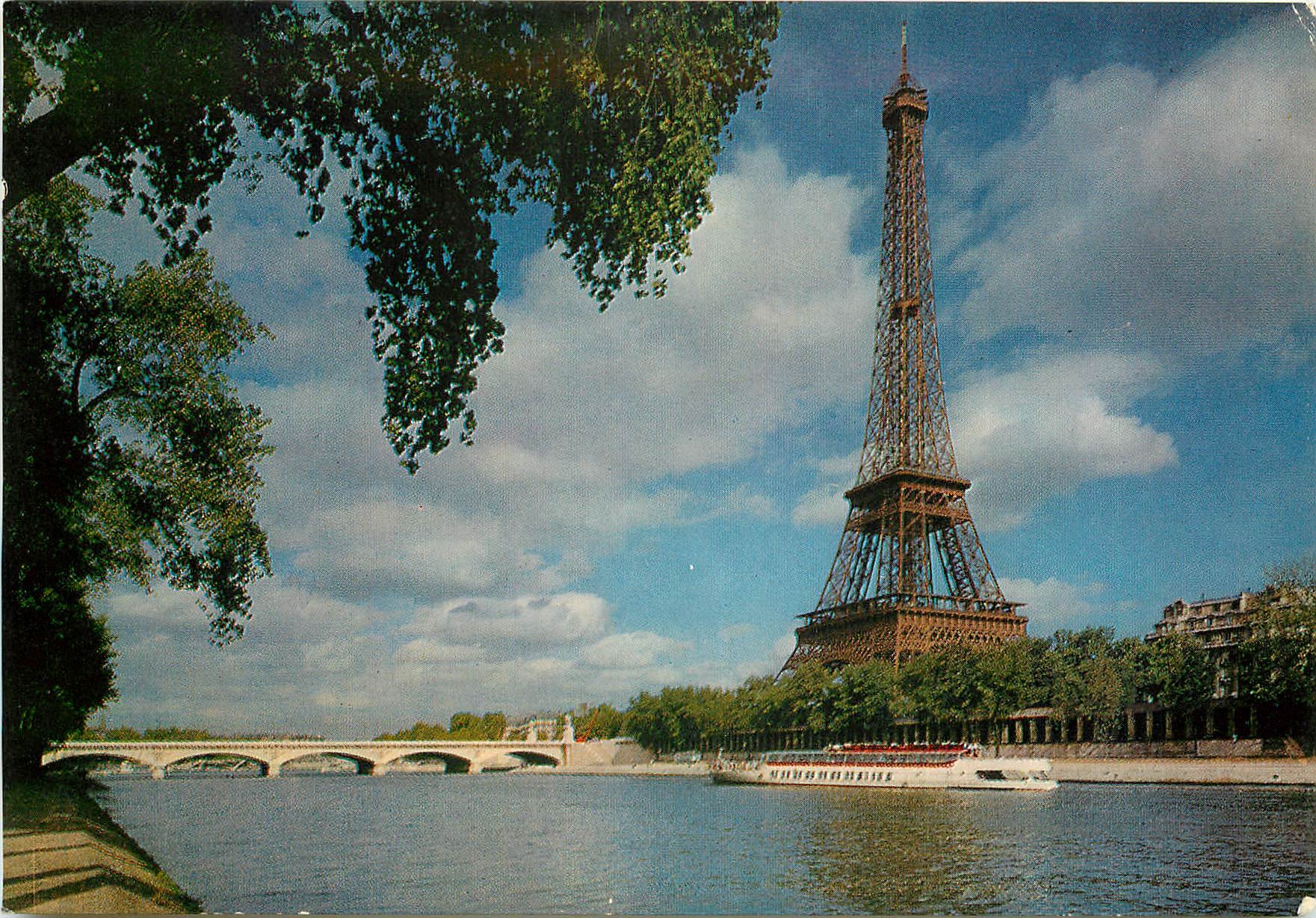 CPSM Paris la Tour Eiffel