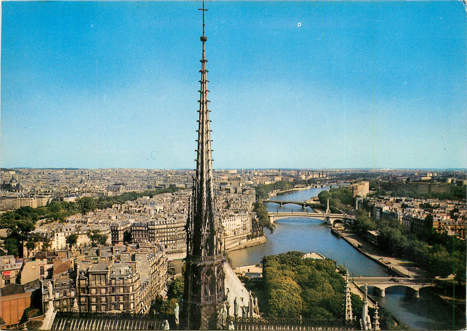 CPSM Paris La Seine vue des toits de N D