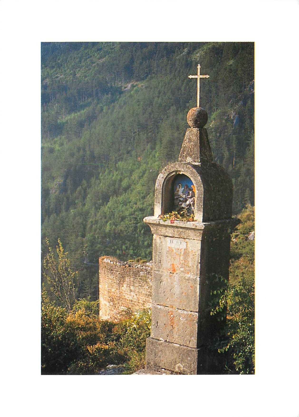 CPSM Castelane Chemin de Croix vers la chapelle