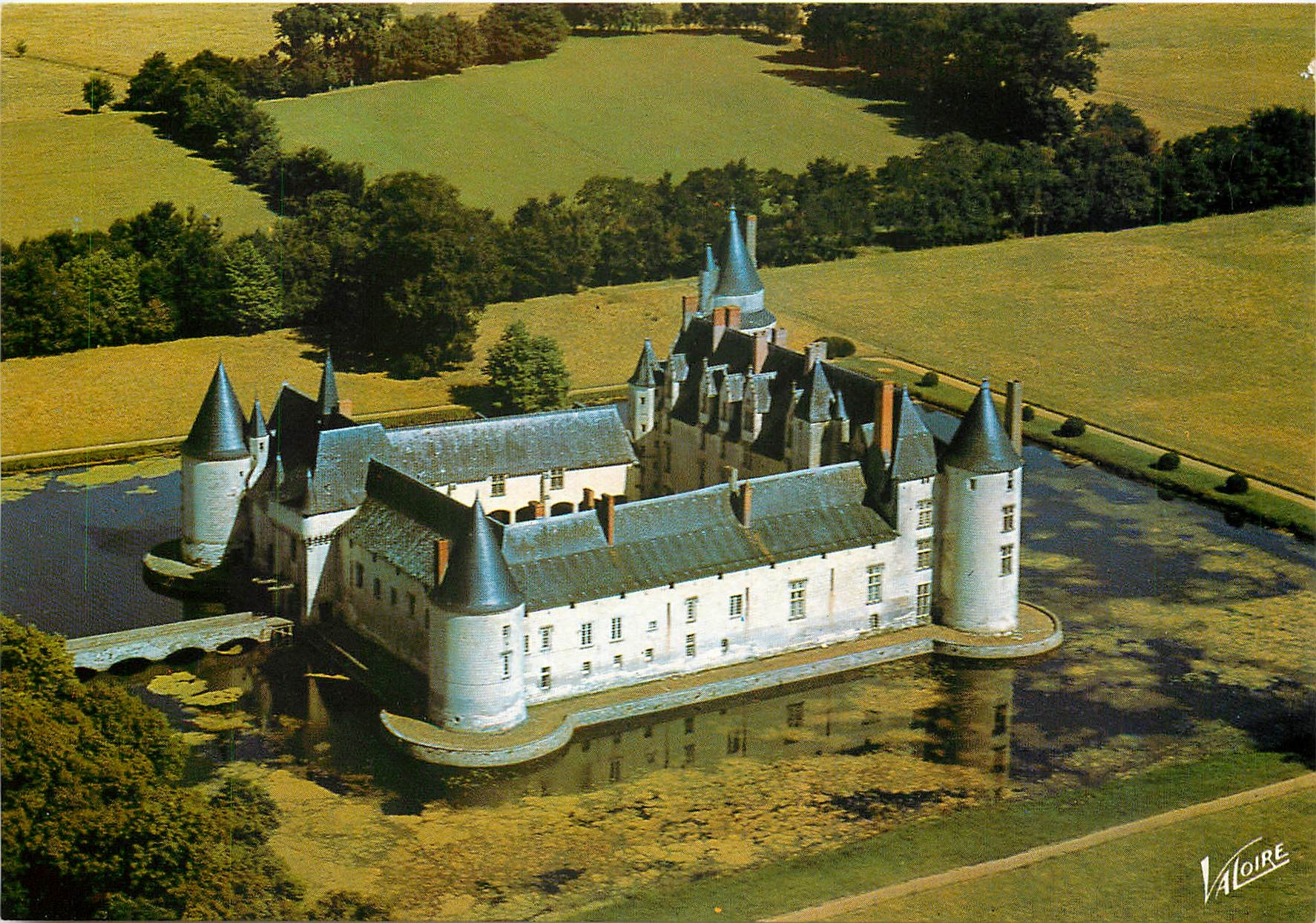 CPSM Les Merveilles de l'Anjou les environs d'Angers (Maine et Loire) Le chateau du Plessis Bourre (