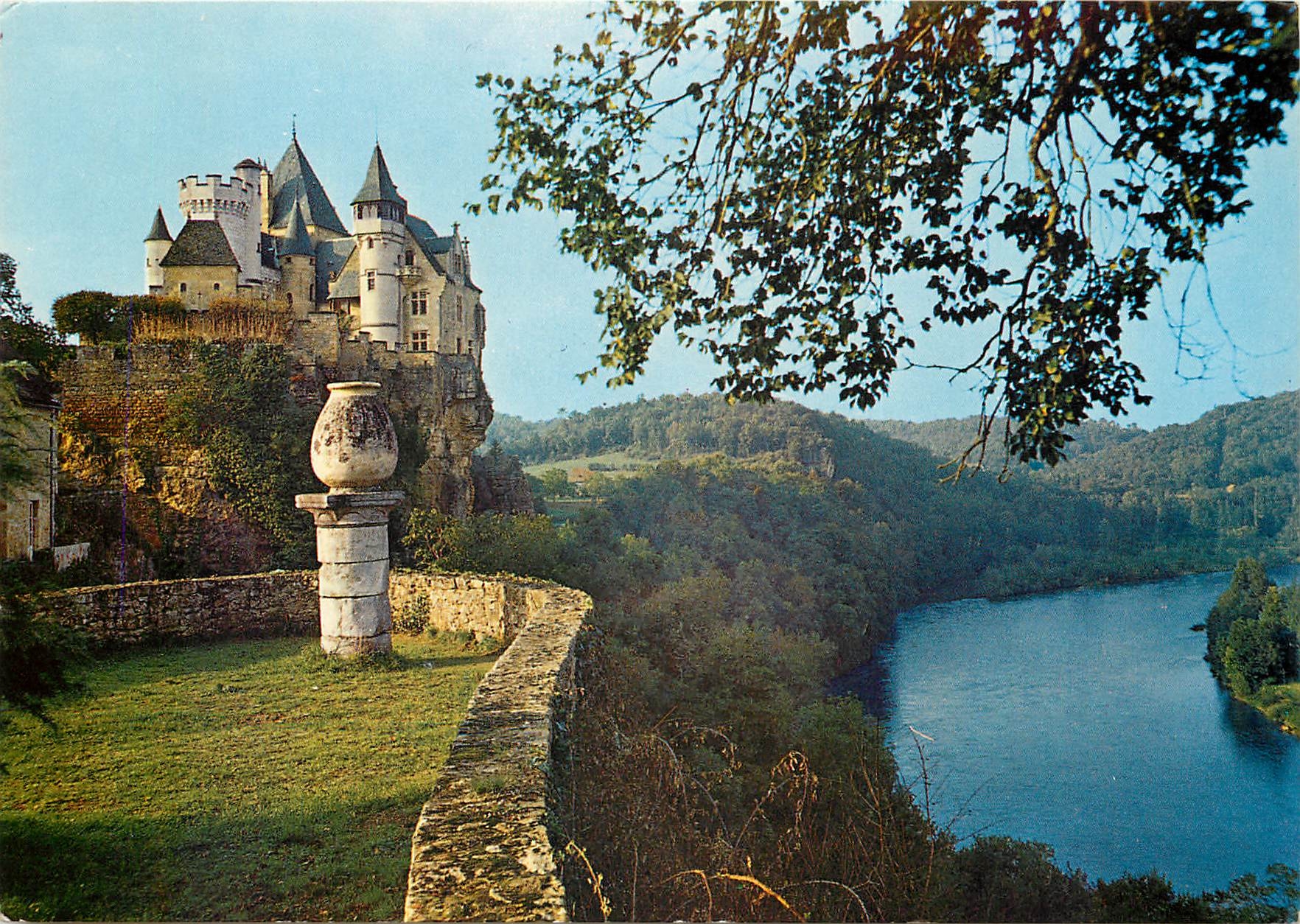CPSM Vallee de la Dordogne Environs de Sarlat (Dordogne) le chateau de Montfort