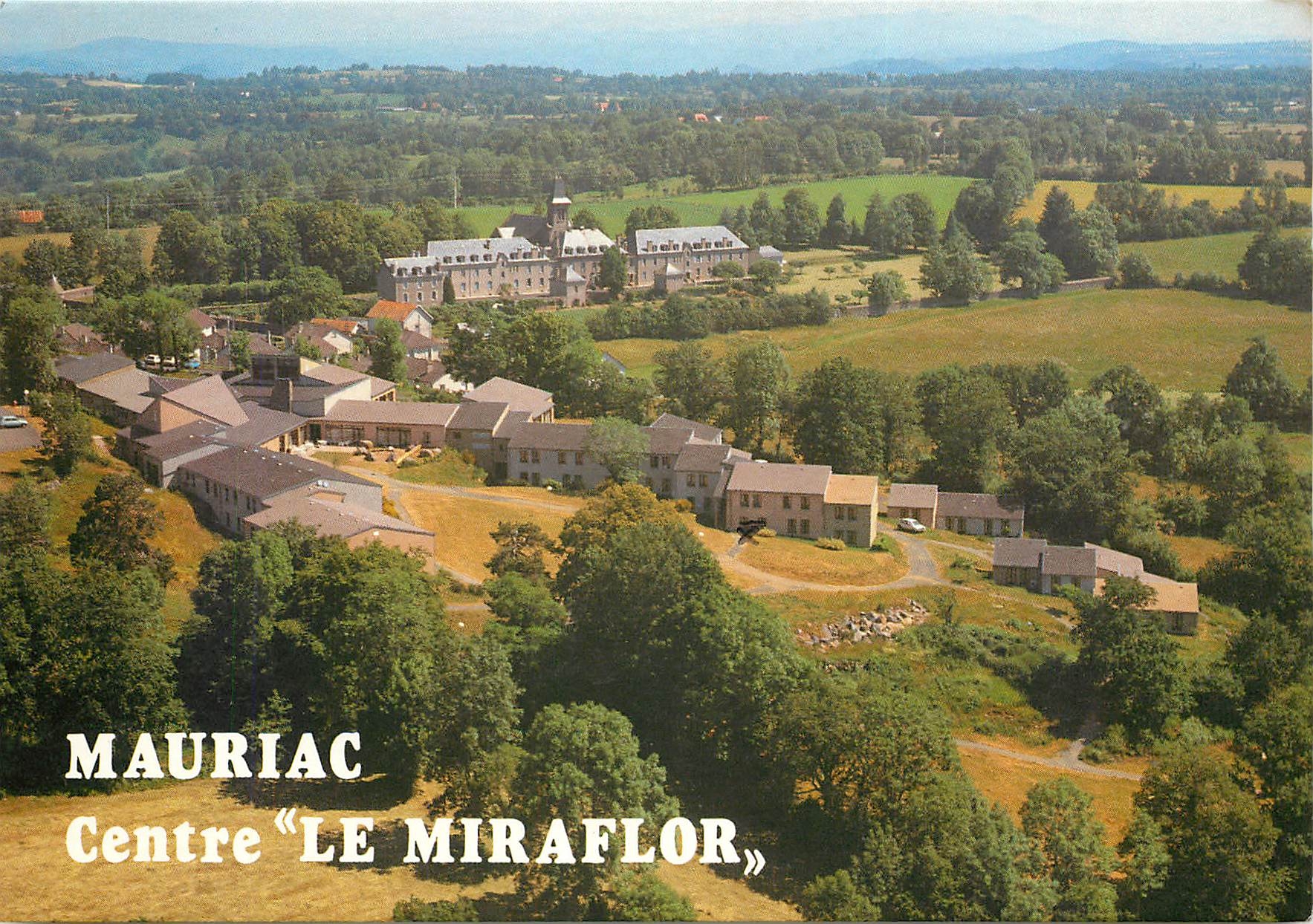 CPSM Village de vacances le Miraflor Mauriac