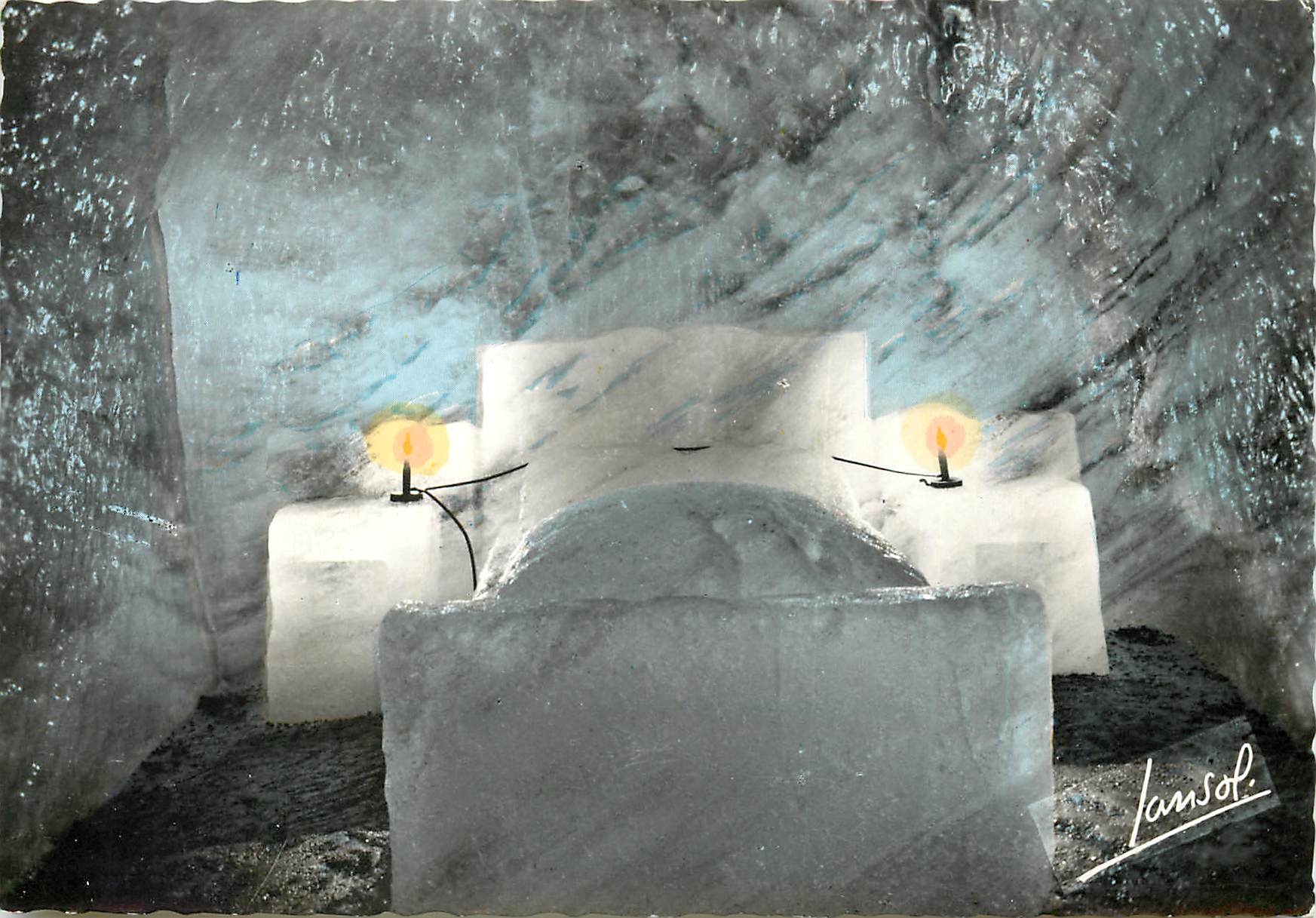 CPSM Chamonix le Montenvers (1913 m) La Grotte de la Mer de Glace La Chambre a coucher