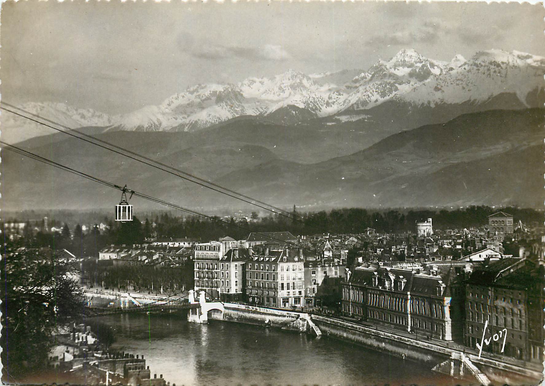 CPSM Grenoble (Isere) Vue generale et les Alpes