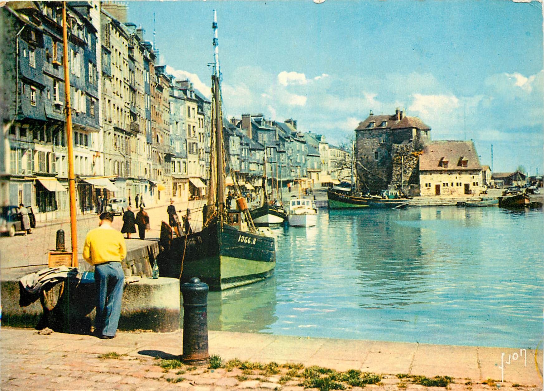 CPSM La Luxuriante Normandie Honfleurs (Calvados) Bassin de l'Ouest et quai Sainte Catherine