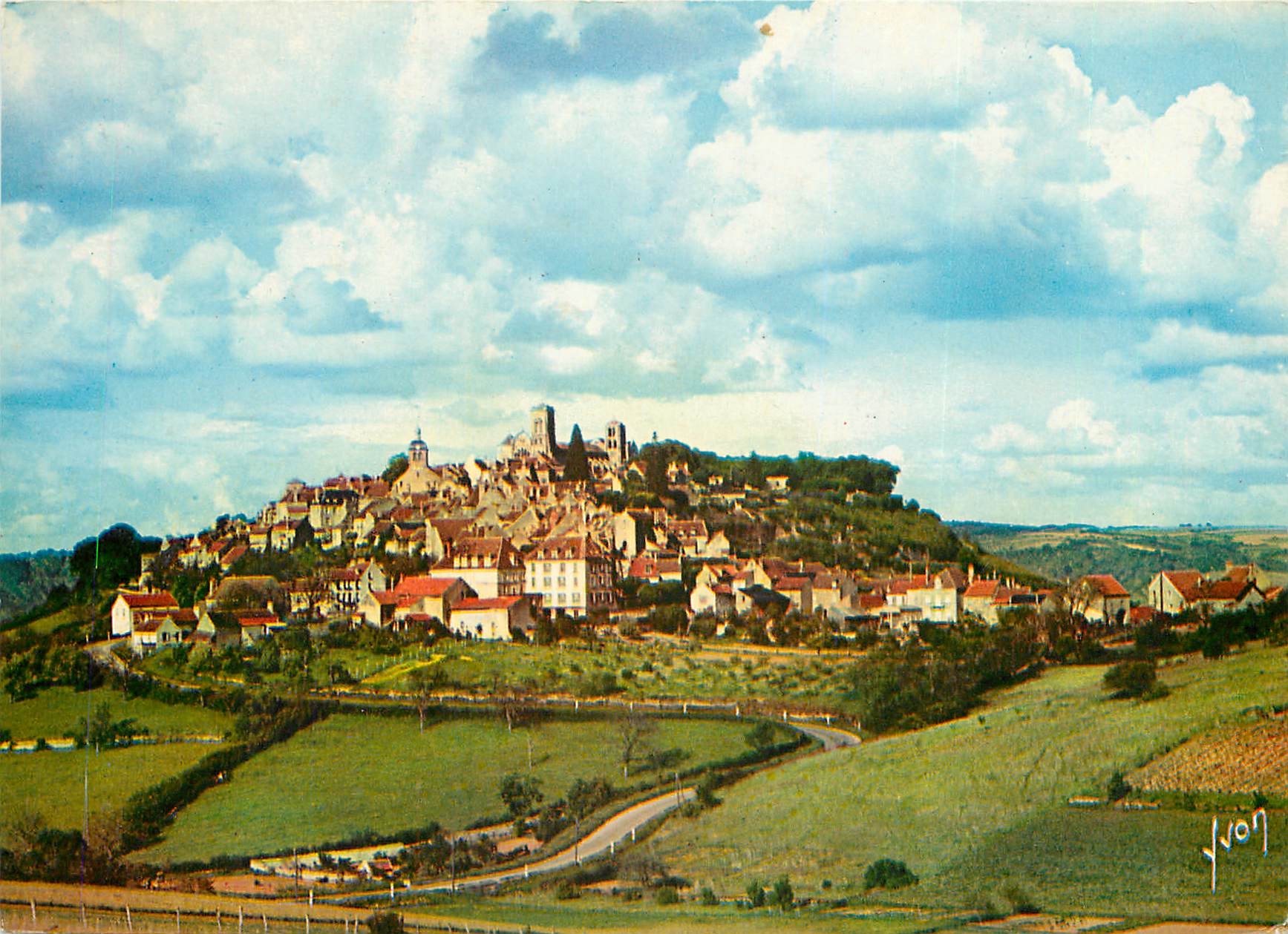 CPSM Les hauts Lieux de Bourgogne Vezelay (Yonne) la Colline inspires vue generale
