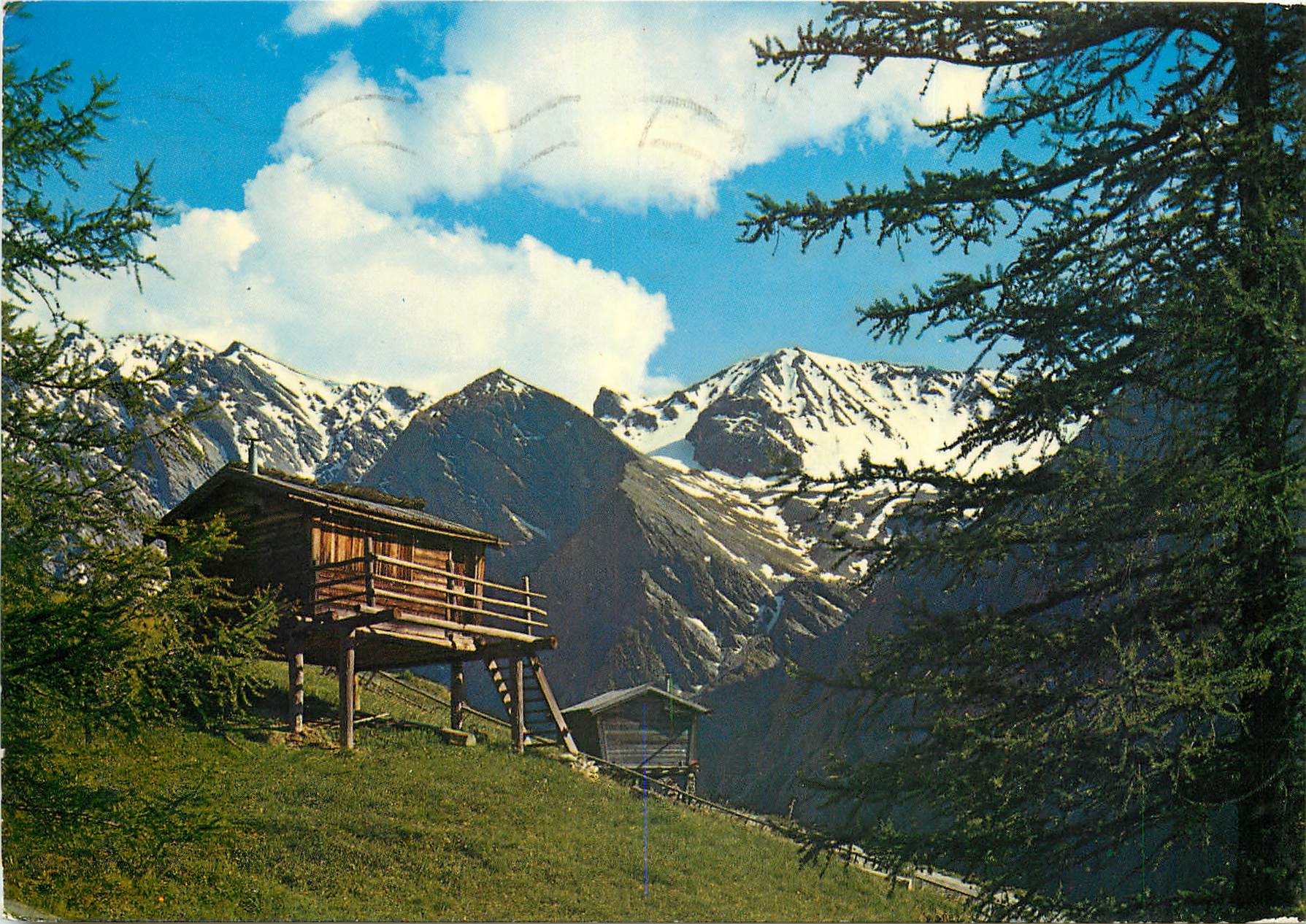 CPSM Les Alpes touristiques Petits chalets de Vacances dans le haute vallee du Queyras