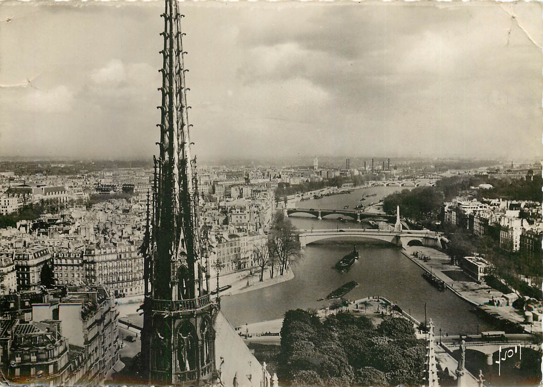 CPSM Paris Vue panoramique prise de N D