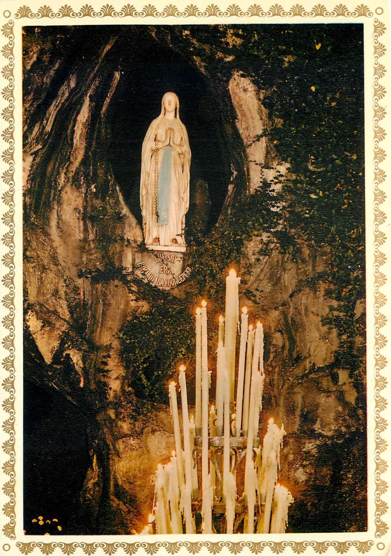 CPSM Lourdes la vierge dans la grotte de Massabielle