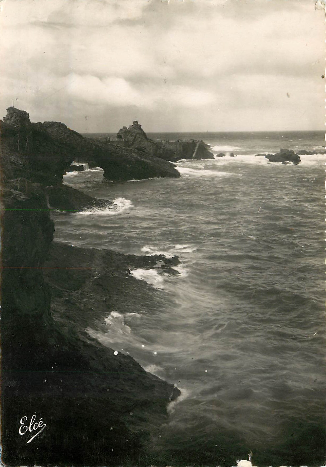CPSM Biarritz Basses Pyrenees le rocher de la Vierge et la roche Percee