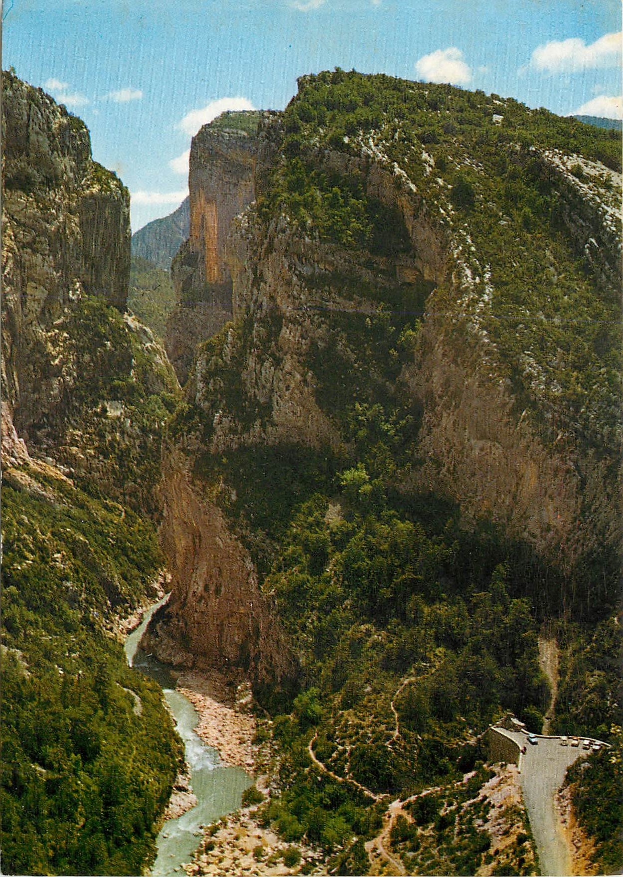 CPSM Le Grand Canon du Verdon le Point Sublime et le couloir de Samson vus de la nouvelle route du F