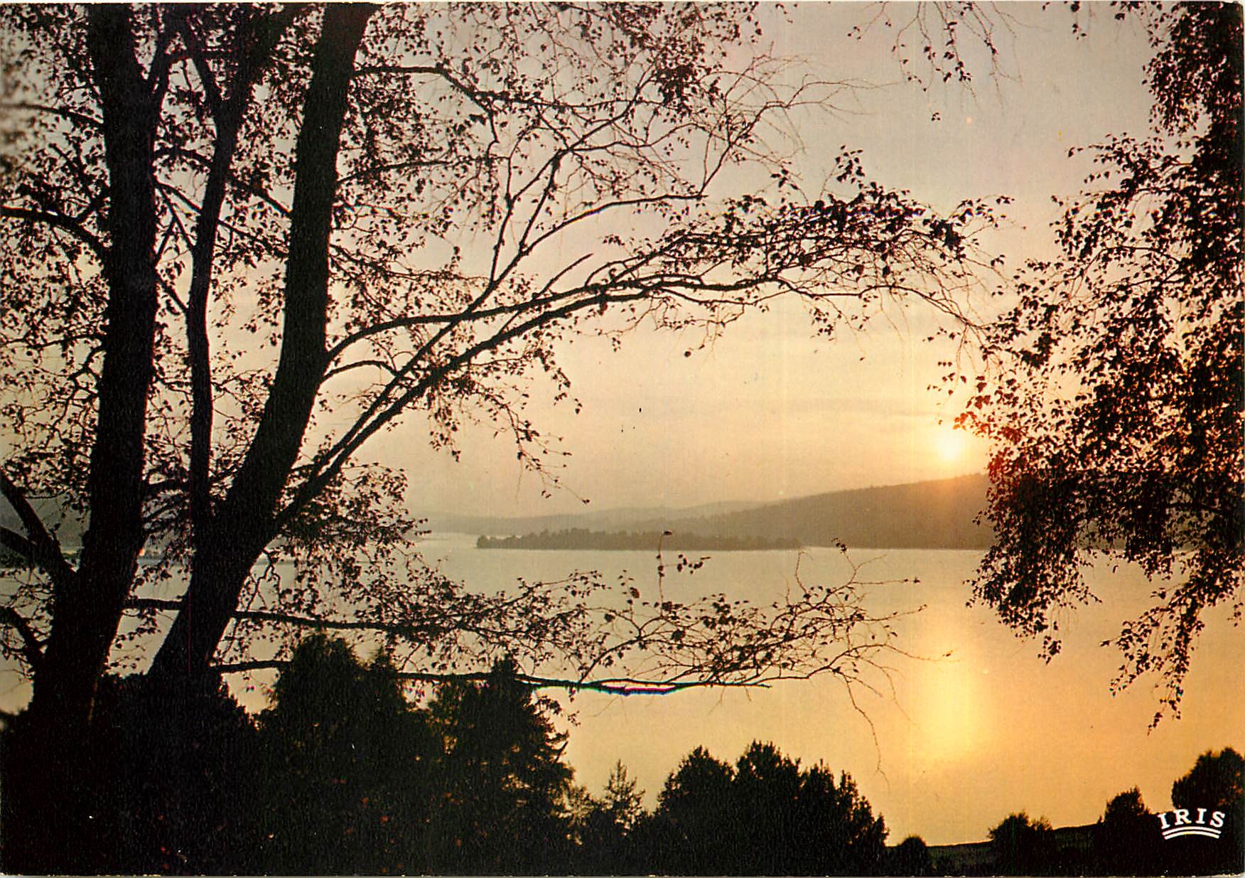 CPSM En Limousin le lac de Vassiviere au crepuscule