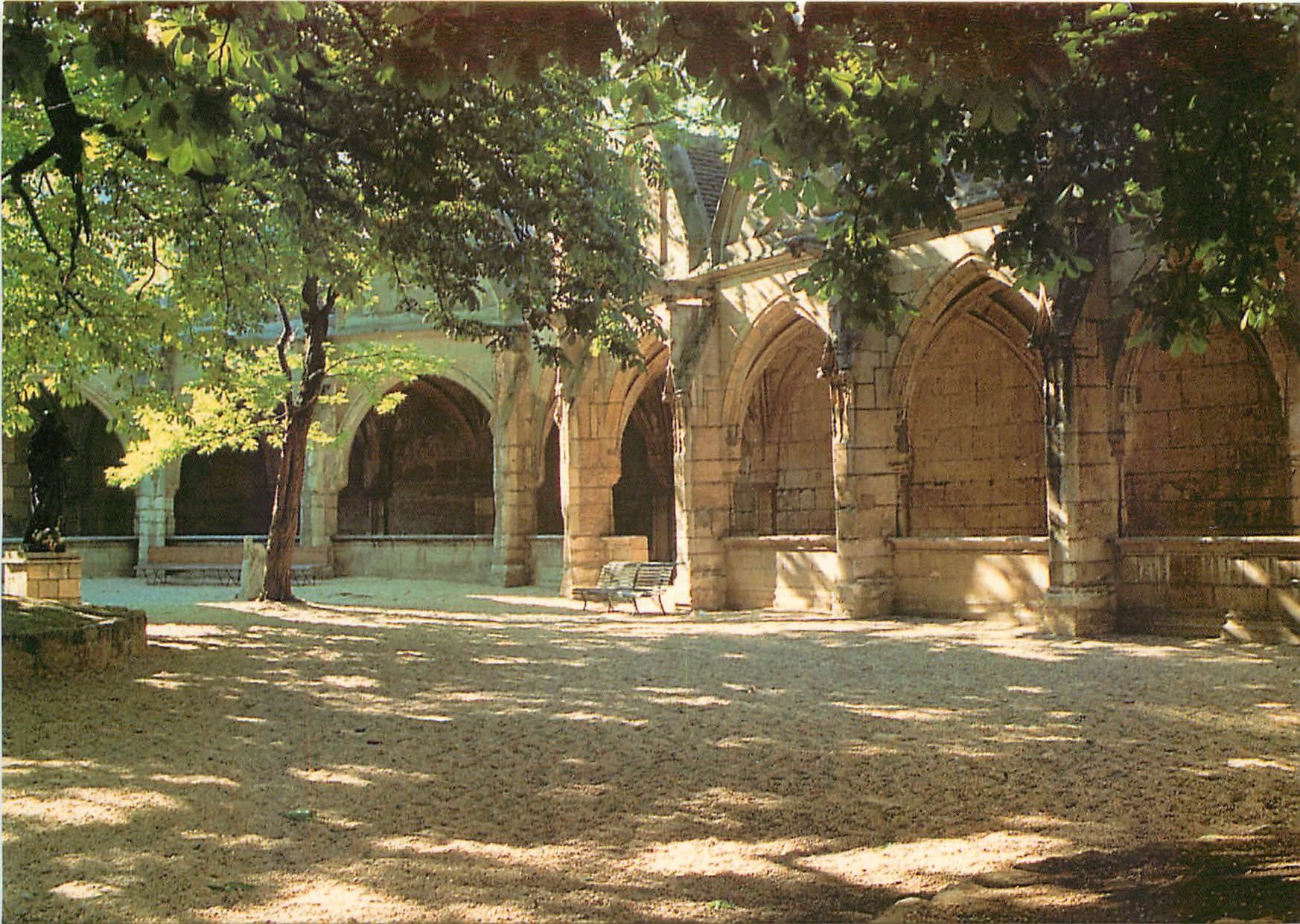 CPSM Paris Eglise Saint Severin Ancien cimetiere lesgaleires XVe s