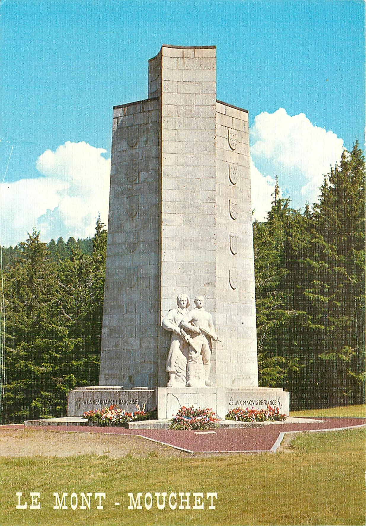 CPSM Sur les Monts de la Margeride Le Mont Mouchet (1465 m) le Memorial de la resistance