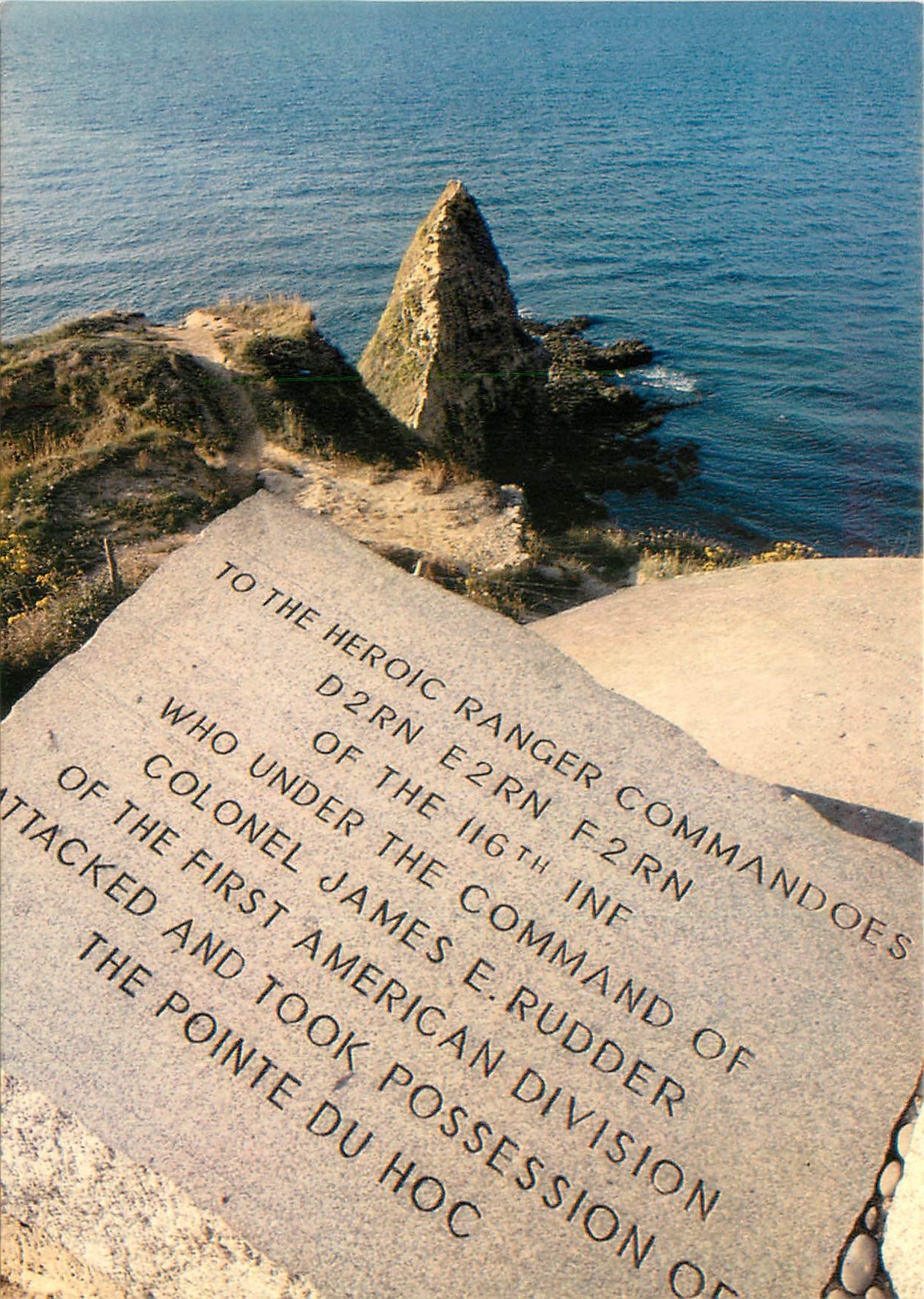CPSM La Pointe du Hoc a la memoire des commandos du 16e regiment d'intainterie Americaine