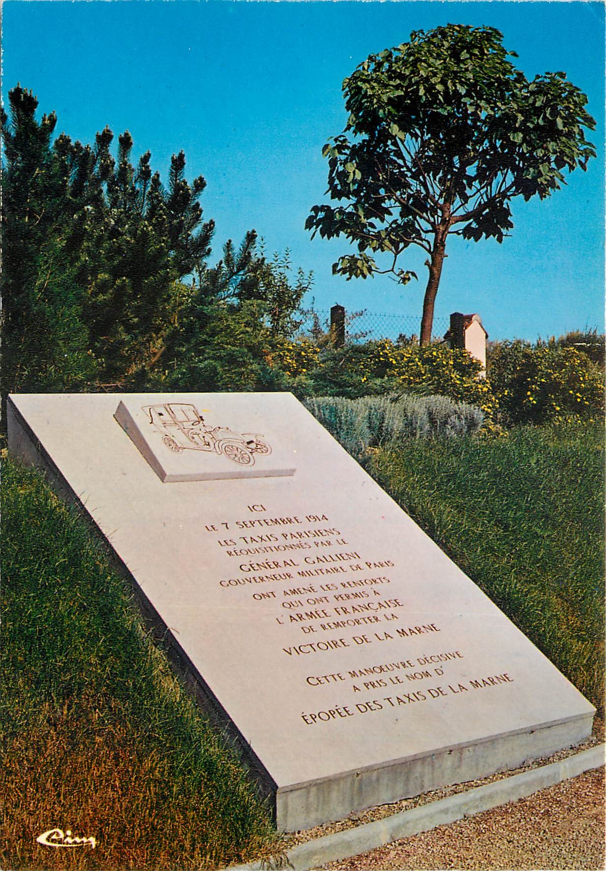 CPSM Nanteuil le Haudouin (Oise) Le monument aux taxis de la Marne