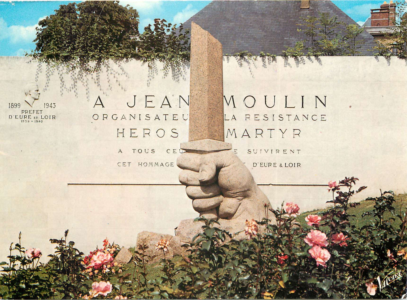 CPSM Chartres (Eure et Loir) Le monument a la memoire de jean Moulin (1899 1943)