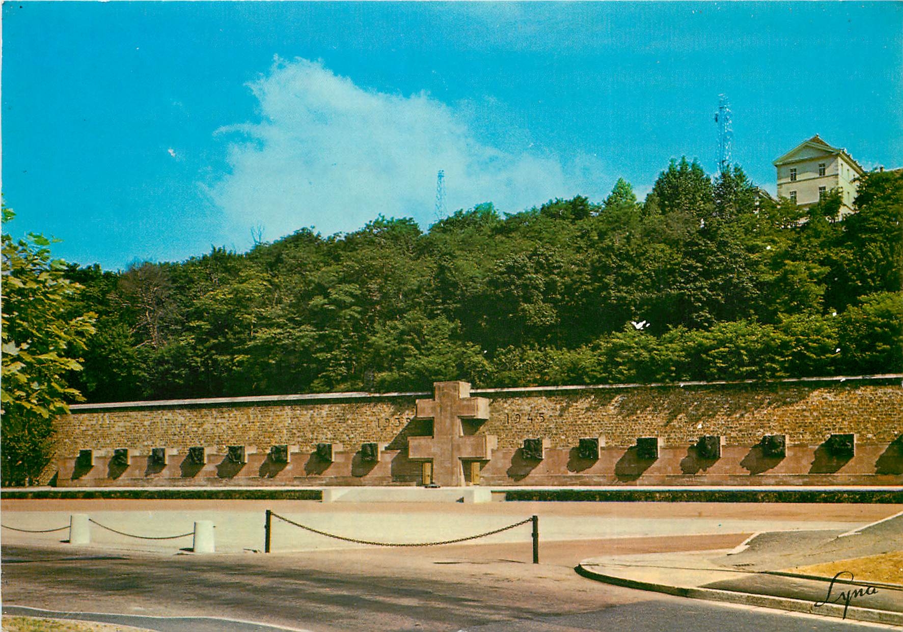 CPSM Suresnes (Hauts de Seine) Le Memorial du Mont Valerien