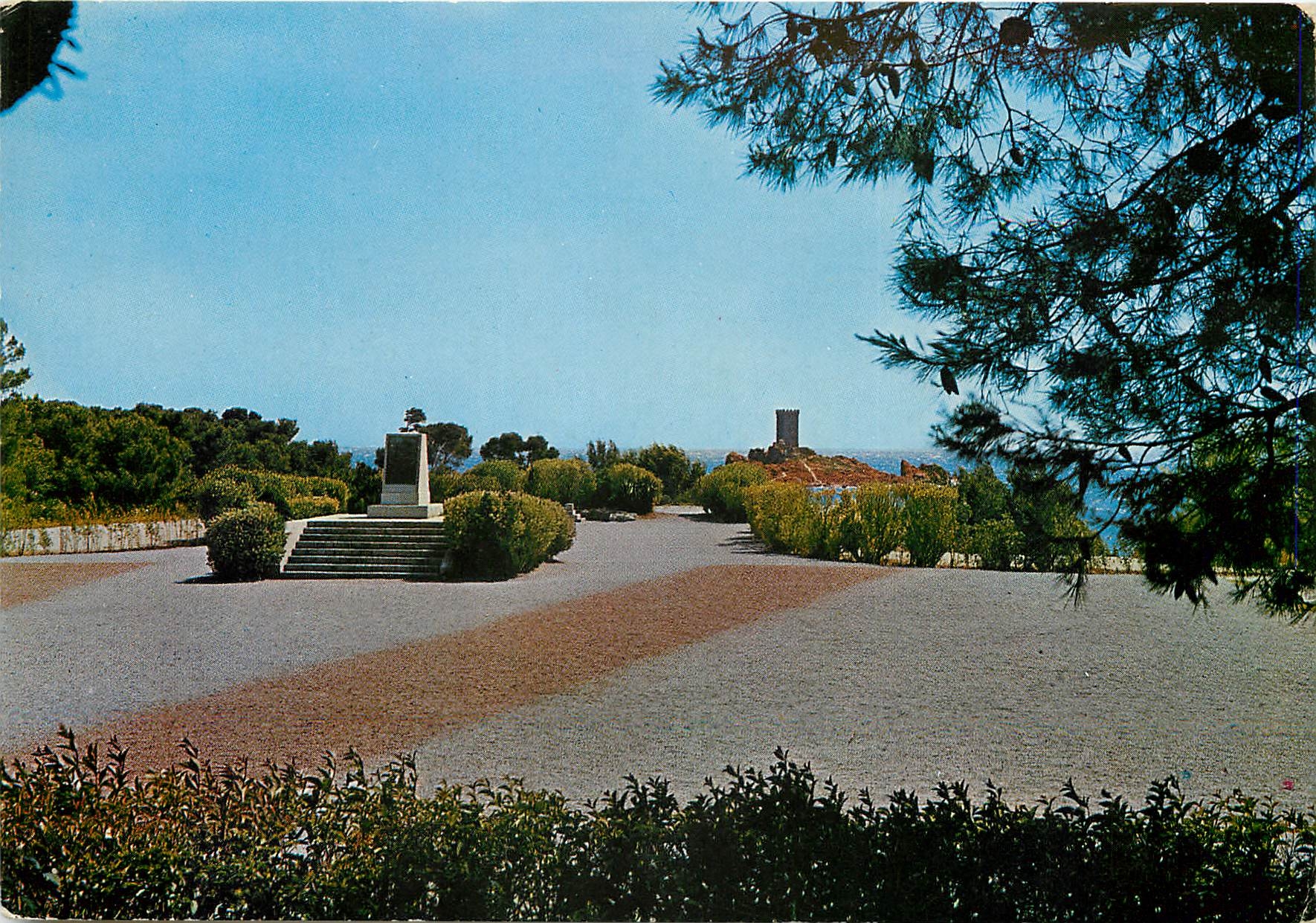 CPSM Boulouris sur Mer La stele commemorative du debarquement