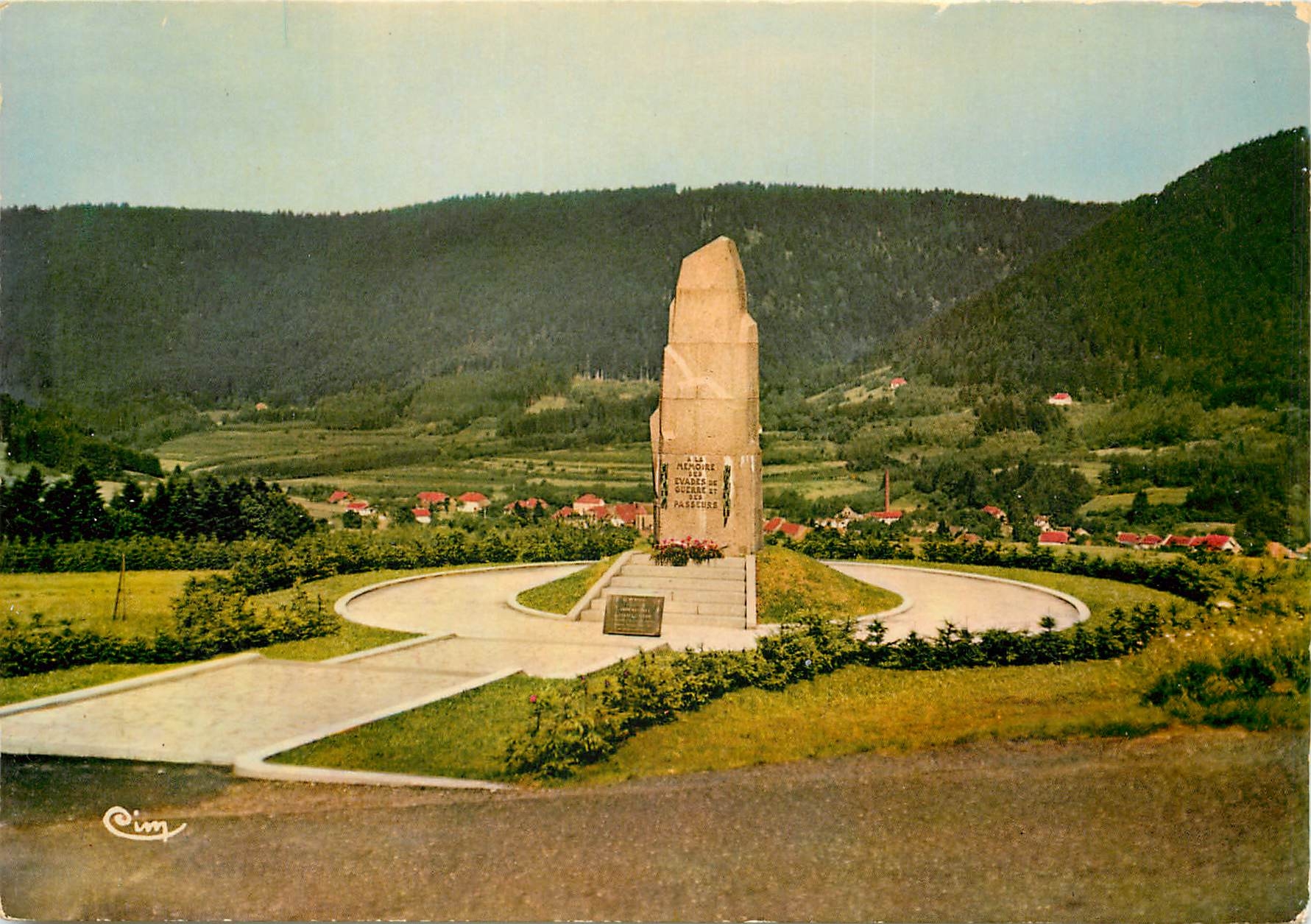 CPSM Col du Donon (Vosges) Le Monument des Passeurs