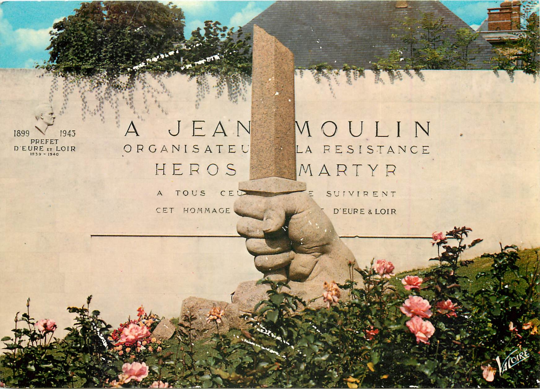 CPSM Chartres (Eure et Loir) le monument a la memoire de Jena Moulin (1899 1943)