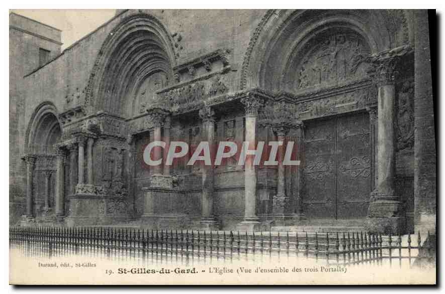 CPA Saint Gilles du Gard L'Eglise Vue d'Ensemble des trois Portails