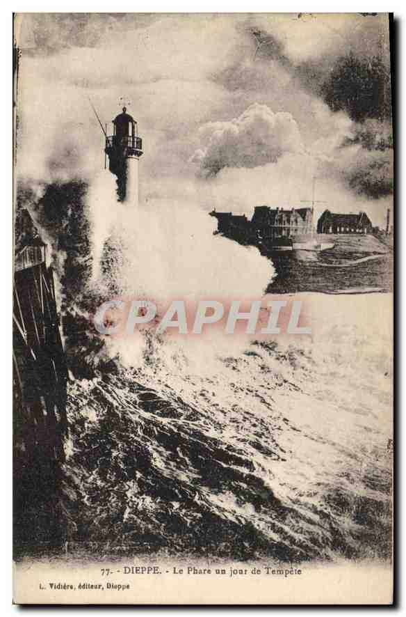 CPA Dieppe le Phare un jour de Tempete 