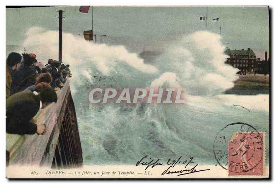CPA Dieppe la Jetee un jour de Tempete 