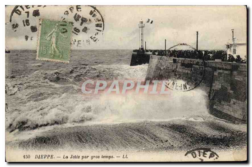 CPA Dieppe la Jetee par gros temps 
